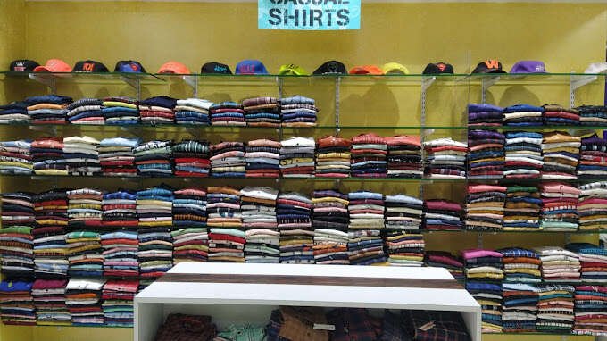 BUTTONS MENSWEAR